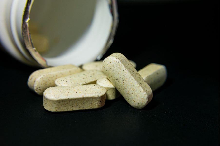 Simple sleep stack with melatonin and magnesium